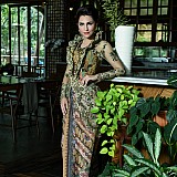 Photo: Hary Harbot Yanuardi; Dress: Azizah Nyonya Batik